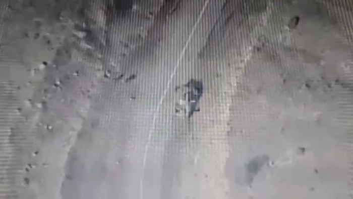  Moment der Zerstörung eines armenischen Panzers auf der Straße Lachin-Schuscha -  VIDEO  