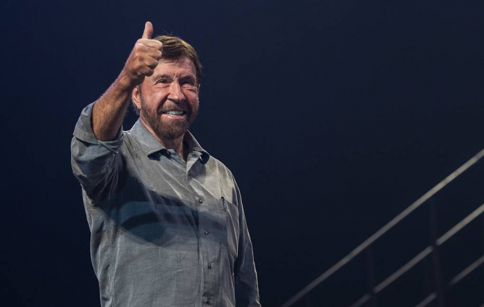   Chuck Norris gratuliert Aserbaidschan zur Befreiung seines besetzten Landes -   VIDEO    