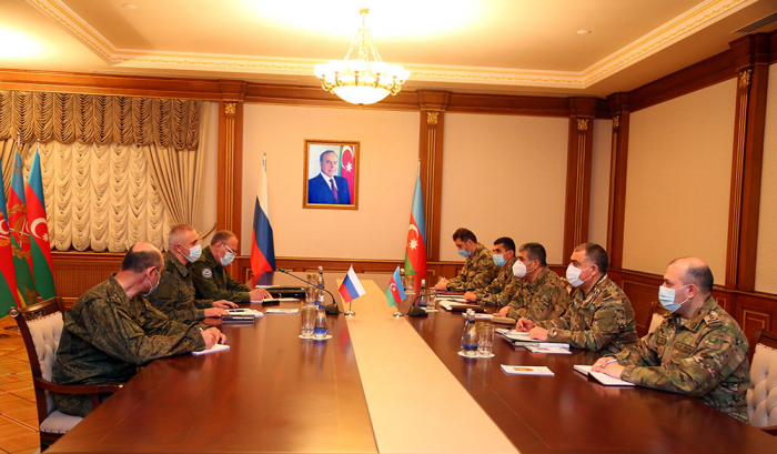 Azerbaijani defense minister meets with commander of Russian peacekeeping forces