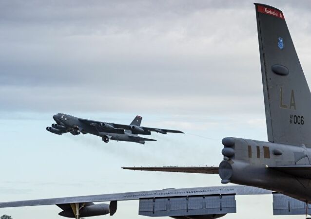 US-Bomber B-52 muss wegen brennenden Triebwerks in Großbritannien notlanden