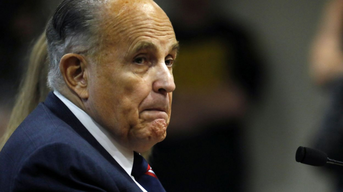 Donald Trump annonce que son avocat personnel Rudy Giuliani est positif au Covid-19