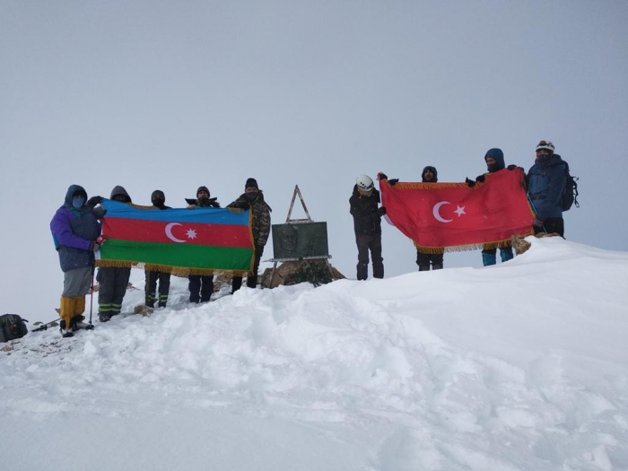 Memory of outstanding personalities commemorated at summits -   PHOTO  