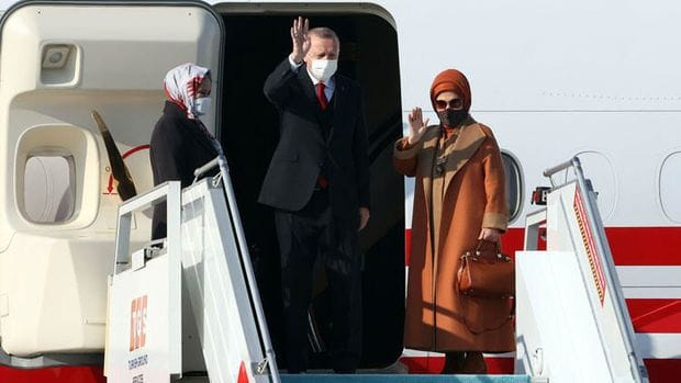   Türkischer Präsident Erdogan und seine Frau kommen in Baku an  