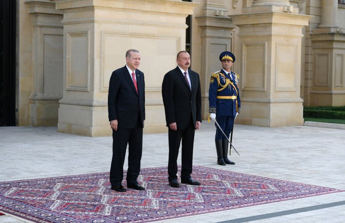 Los presidentes visitan la tumba de Heydar Aliyev 