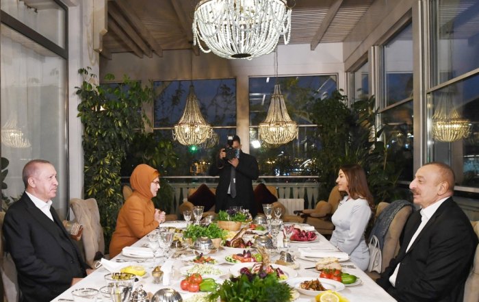   Dinner hosted in honor of Turkish president and his wife on behalf of Azerbaijani president and first lady  