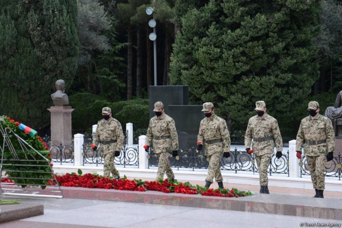   Azerbaijani public commemorates national leader Heydar Aliyev  