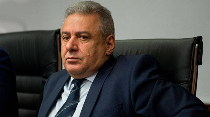 El ministro de Defensa armenio se va a Rusia
