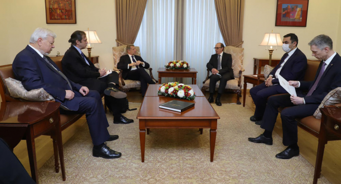 Comienza la reunión entre los copresidentes y el ministro de Relaciones Exteriores de Armenia