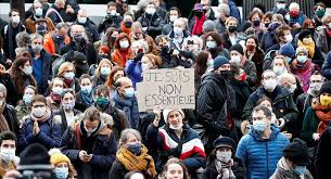 El sector del ocio sale a las calles de París para rechazar las medidas anti-COVID