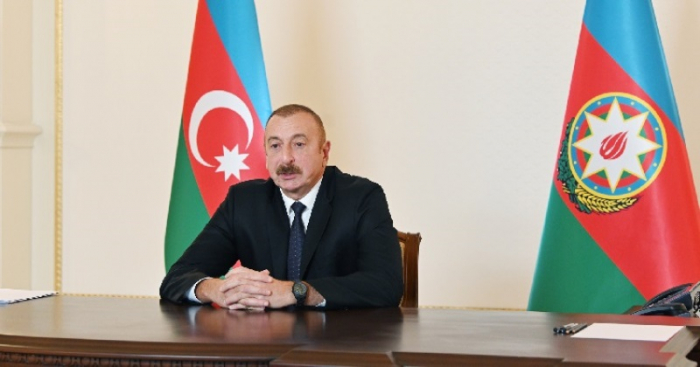   Ilham Aliyev premia a un grupo de militares con la orden "Bandera de Azerbaiyán"  