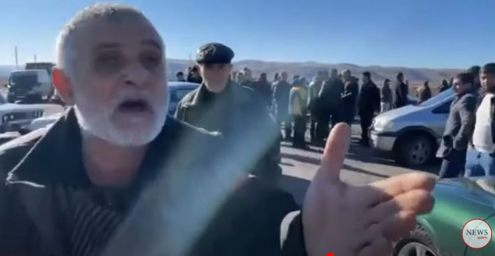   Familiares de los militares desaparecidos bloquean la carretera en Armenia-   VIDEO    