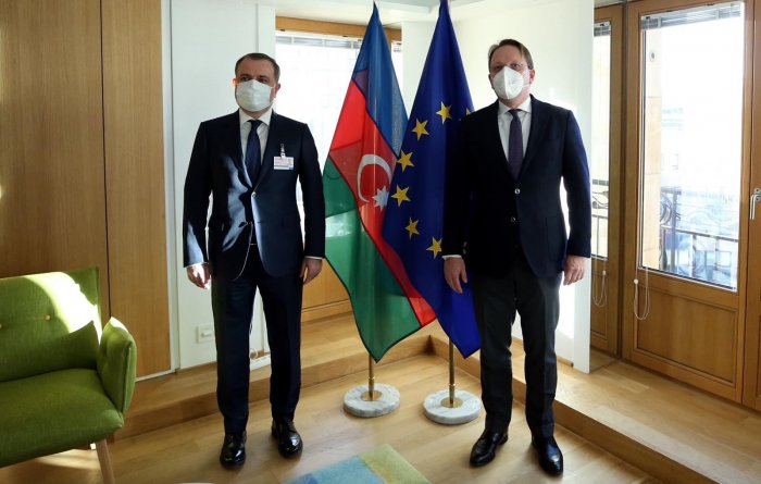   Azerbaijani FM, EU Commissioner talk mutual partnership  