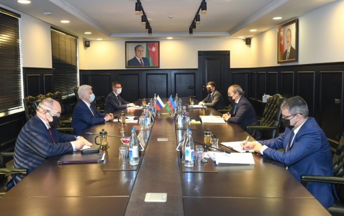 Mikayil Jabbarov mantiene conversaciones con el embajador ruso