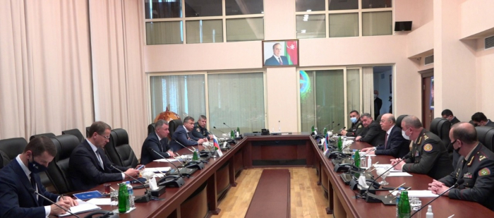 Russian, Azerbaijani Ministers of Emergency Situations hold meeting