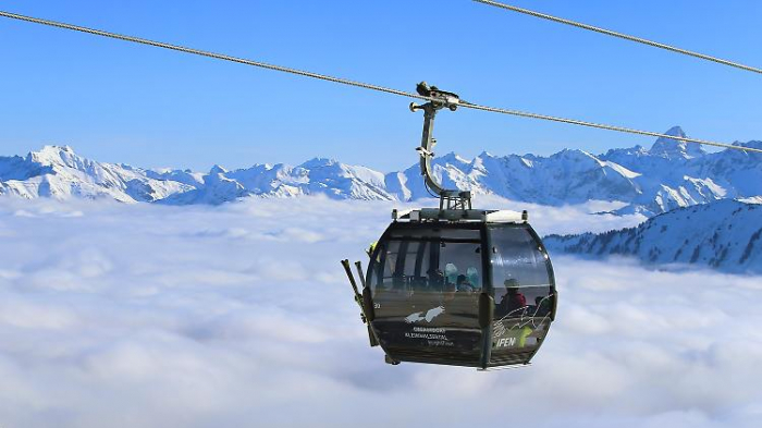 Österreich startet Skisaison mit Masken