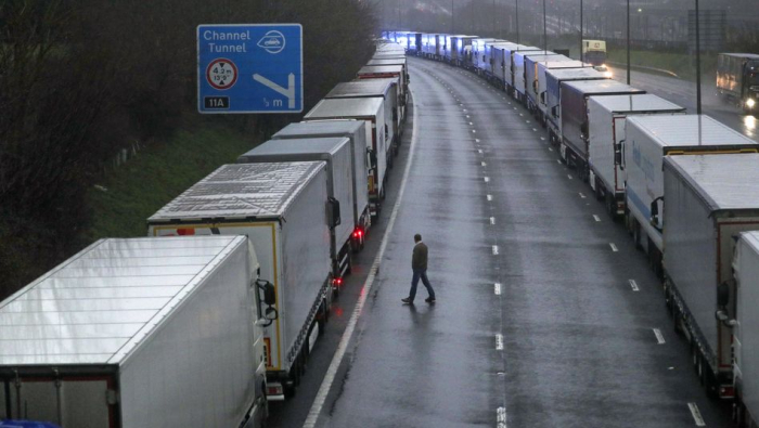 EU-Kommissarin kritisiert Frankreich wegen Lastwagen-Staus