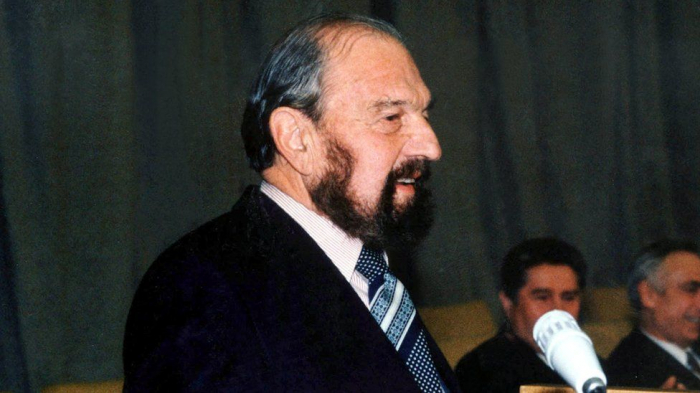 Soviet Cold War spy and former MI6 officer George Blake dies in Russia