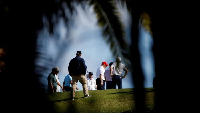   Millionen Amerikaner verlieren Arbeitslosengeld – und Trump spielt Golf  