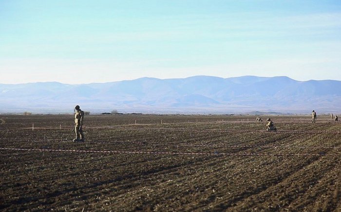   Militares turcos limpian minas en Karabaj  