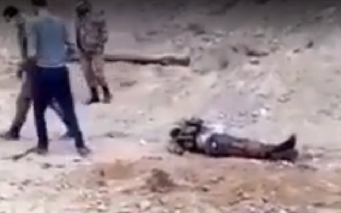   Los armenios queman el cuerpo del militar azerbaiyano capturado  