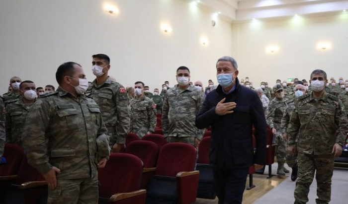  Hulusi Akar Qarabağda xidmət edəcək hərbçilərlə görüşdü 