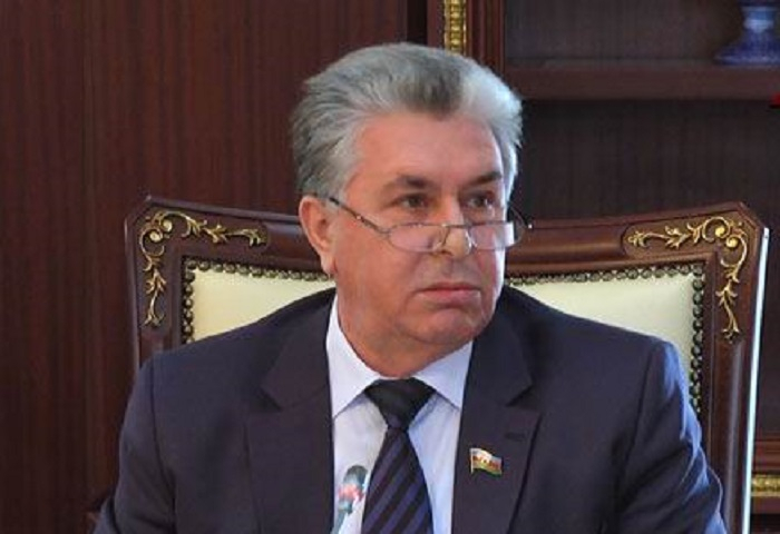 Vitse-spiker: “Bir qızı 5 kişi istəyir” 