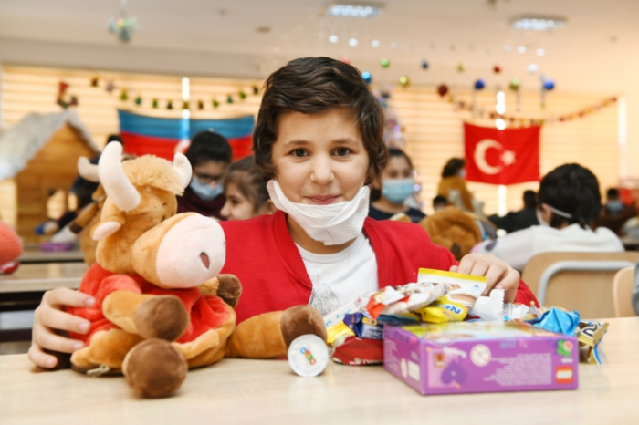   Heydar Aliyev-Stiftung verteilt Weihnachtsgeschenke an Kinder aus Waisenhäusern und Internaten  