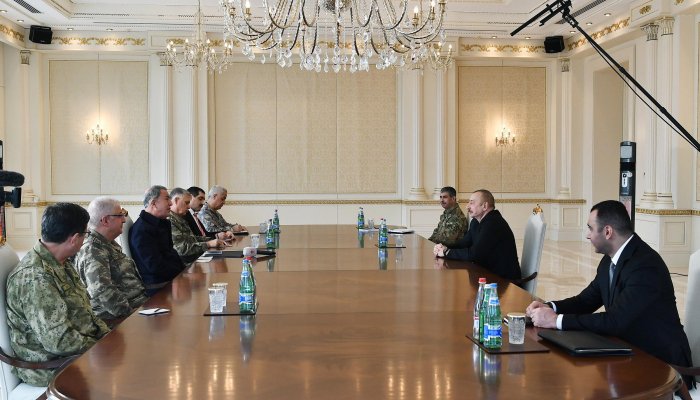  El presidente Ilham Aliyev recibe a Hulusi Akar -  FOTOS  