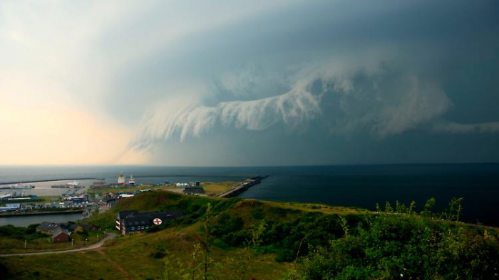 Helgoland zerreißt im Auge des Sturms