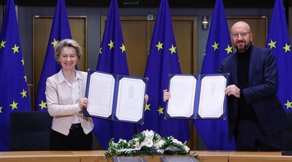   مسؤولو الاتحاد الأوروبي يوقعون رسمياً اتفاق التجارة مع بريطانيا  