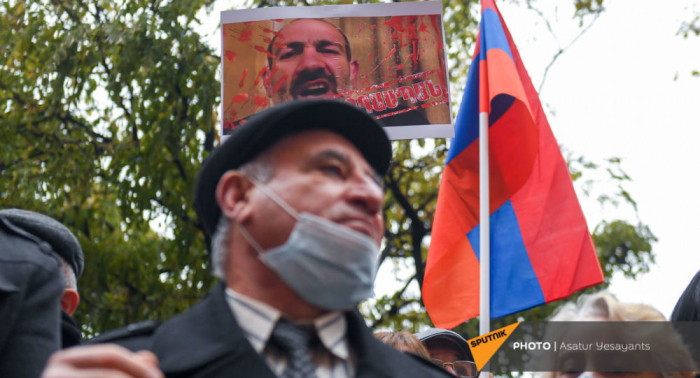 Des manifestants à Erevan bloquent la route et demandent la démission de Pashinyan