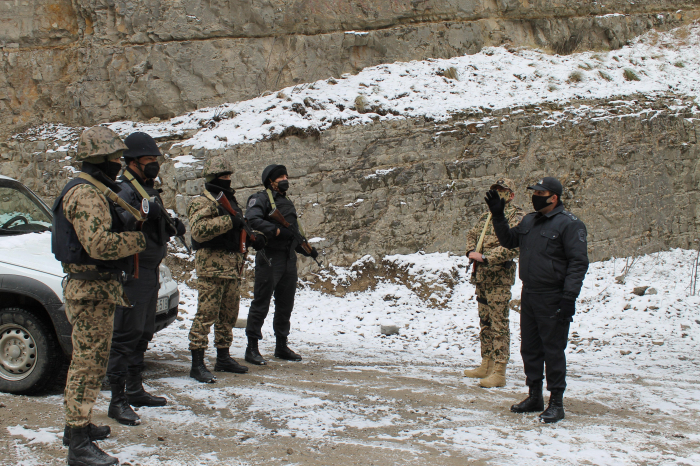   الشرطة الأذربيجانية تقيم نقاط تفتيش في كالباجار -   صور    