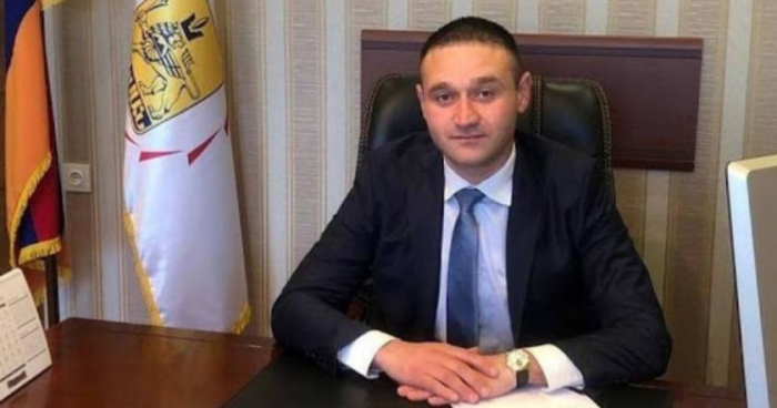 Daha bir məmur Paşinyana etiraz olaraq istefa verdi