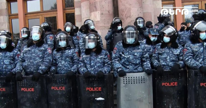   La police a bouclé le bâtiment du gouvernement à Erevan   - VIDEO    