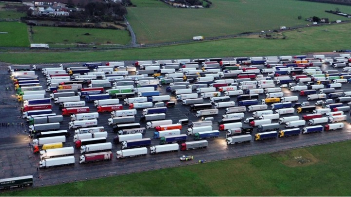 Lkw-Stau am Ärmelkanal löst sich nur langsam auf