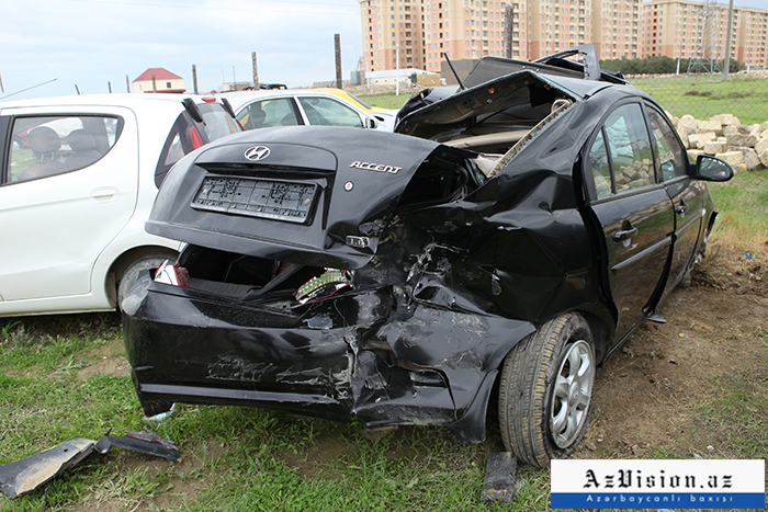 “BMW”ni aşıran sürücü hadisə yerində öldü