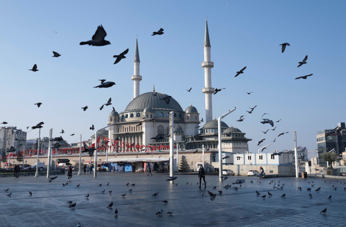 Turkey in weekend lockdown as coronavirus cases hit record highs