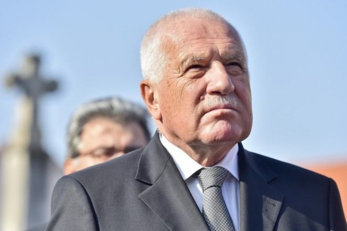 Sabiq prezident maskaya görə cərimələndi