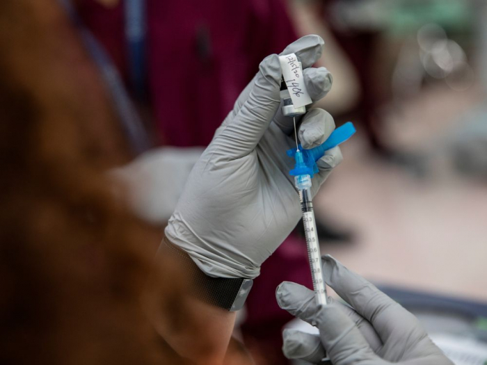 8 pays dont la France promettent de coordonner la vaccination contre le Covid-19