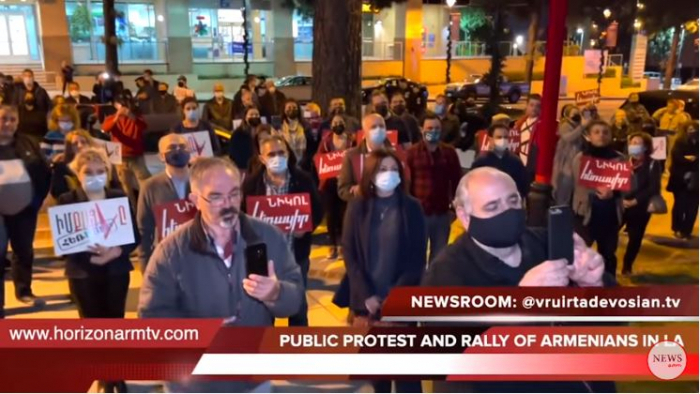   Des Arméniens manifestent contre le Premier ministre arménien à Los Angeles -   VIDEO    