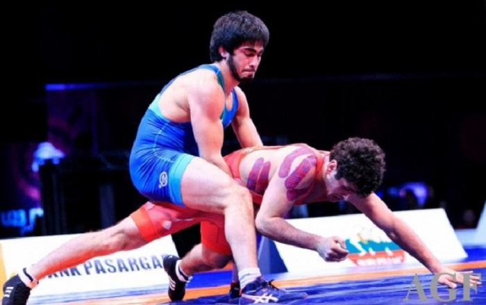   Unser Wrestler besiegt seinen armenischen Gegner  