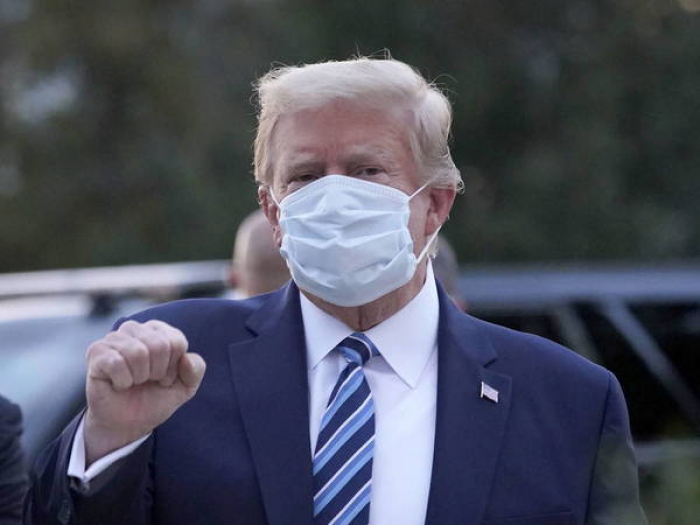 Trump recula y firma finalmente el plan de ayuda económica contra el coronavirus