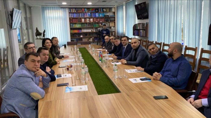 Los azerbaiyanos residentes en Ucrania se reunieron en Rada con los diputados