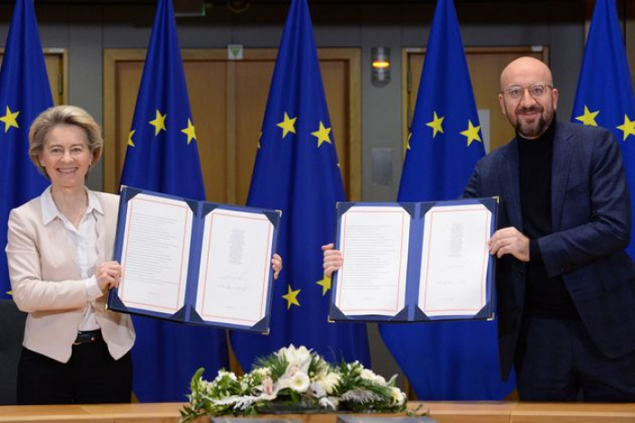  La Unión Europea firma el acuerdo para su futura relación con el Reino Unido 