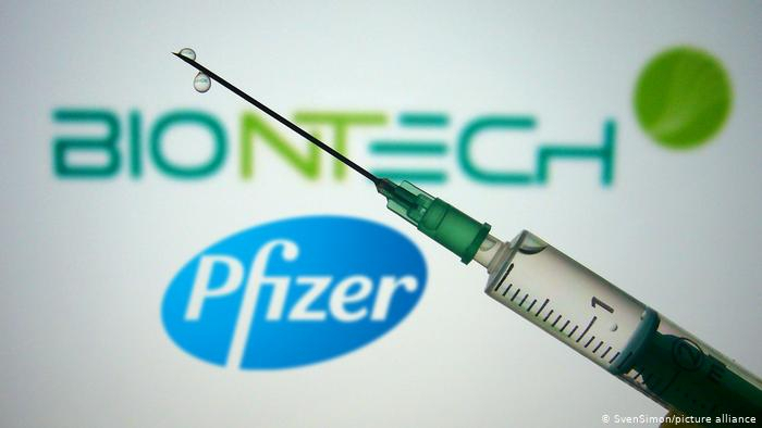 90 yaşlı qadına dünyada ilk "Pfizer" peyvəndi vuruldu
