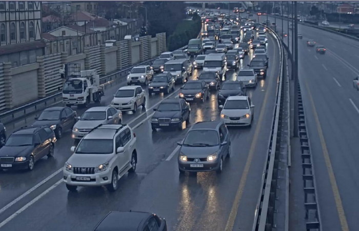  Bakıda qəza: Aeroport yolunda tıxac yarandı