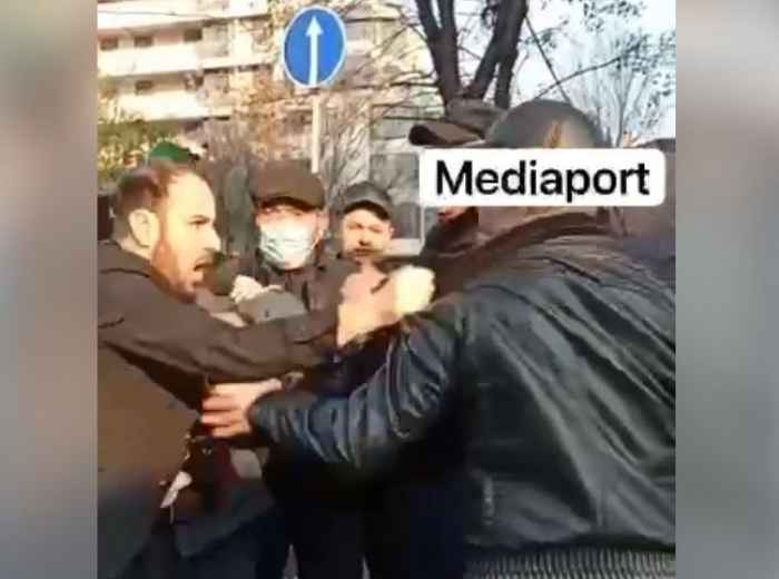  İrəvanda qarşıdurma:  Deputat etirazçıları döydü -  VİDEO  