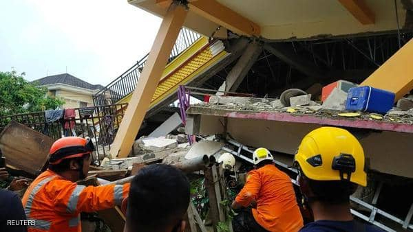 صور أولية لزلزال يهز جزيرة سولاويسي في إندونيسيا