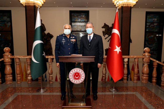    Hulusi Akar Pakistan HHQ-nin komandanı ilə görüşdü -    FOTO      