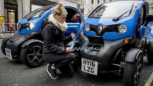 La part des voitures hybrides et électriques neuves vendues en France a quasiment triplé l